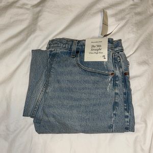 Abercrombie The 90’s Straight Ultra High Rise NWT